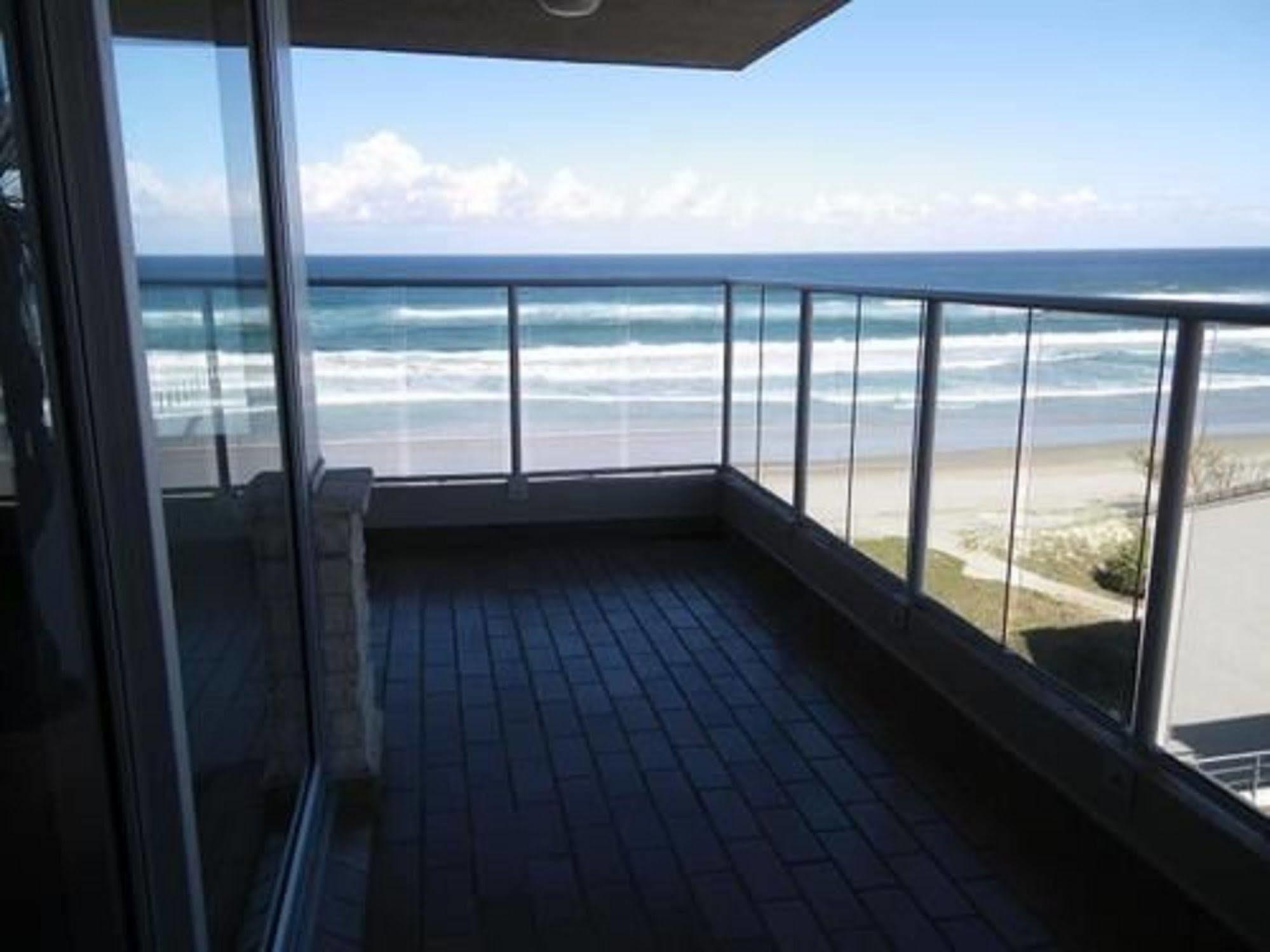 Pacific Surf Absolute Beachfront Apartments Gold Coast Eksteriør billede